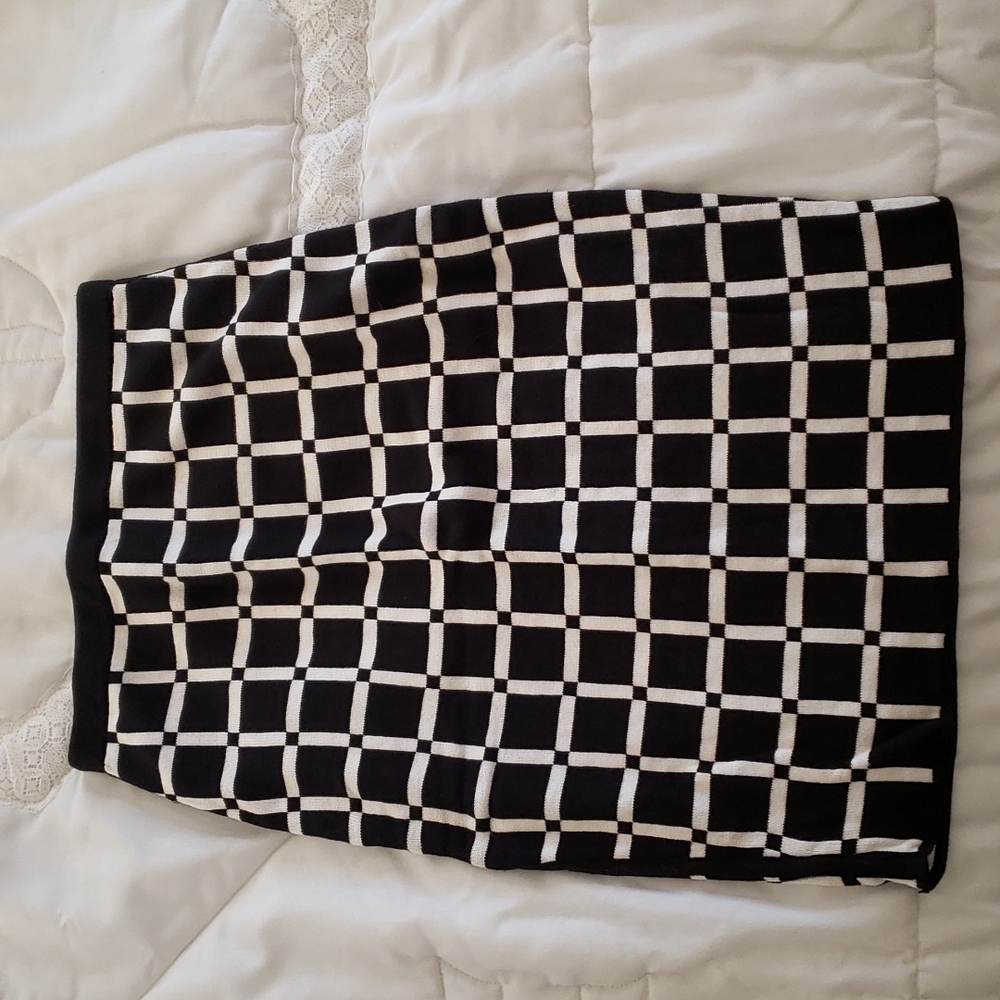 Square design skirt